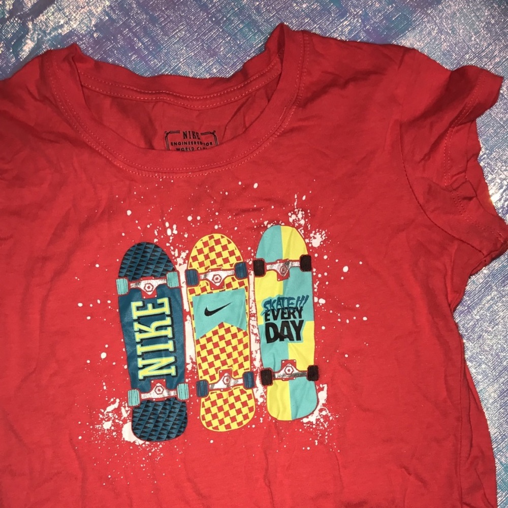 Girl Nike skateboard t-shirt